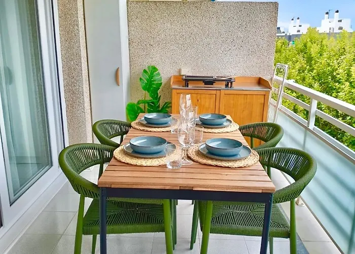 Elegance アパート