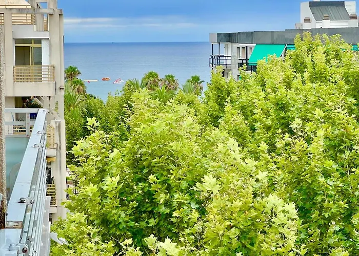 アパート Elegance サロウ